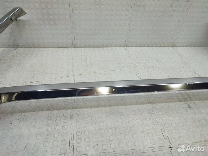 Молдинг решетки бампера Toyota Hilux AN120 2020