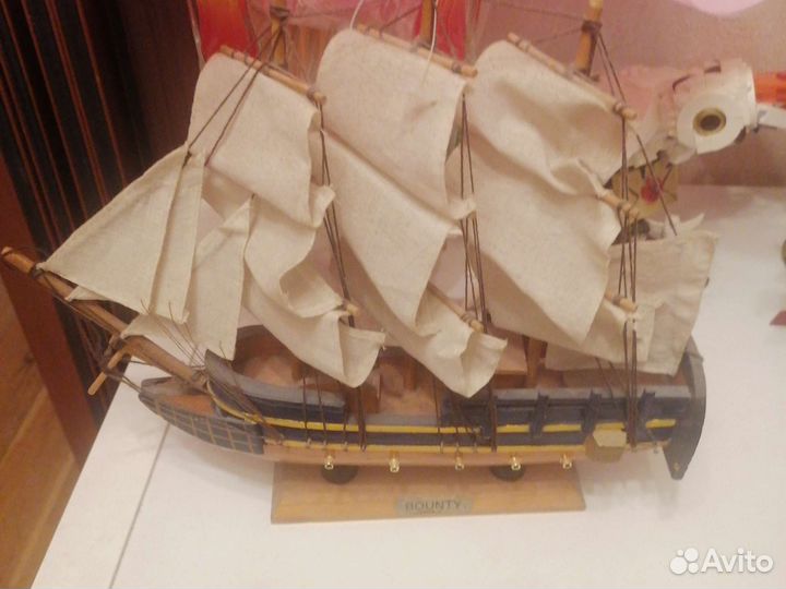 Корабли сувенирные