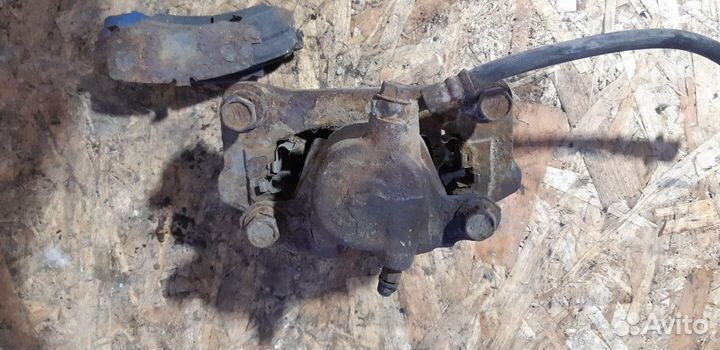 Суппорт тормозной задний правый Toyota Land Cruise