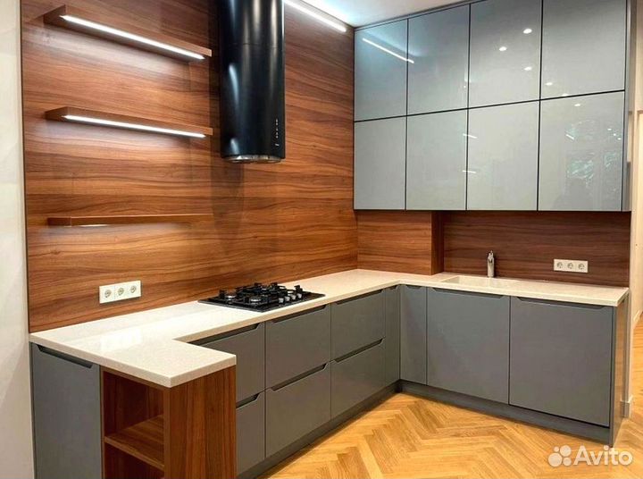 Кухня под потолок с островом