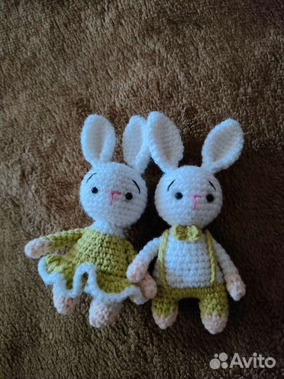 Вязаные игрушки Зайка