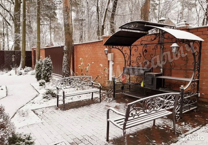 Мангал с крышей