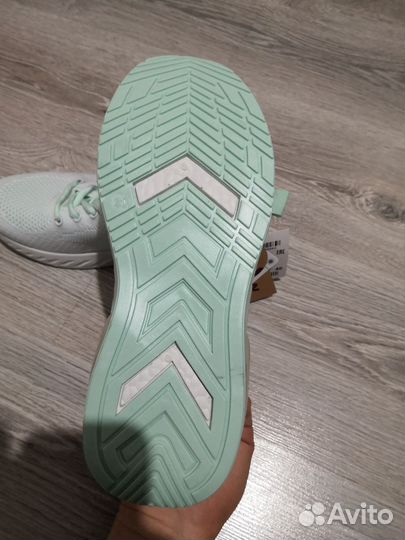 Кроссовки женские Escan