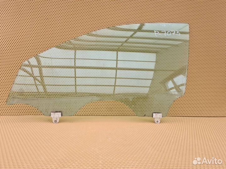 Стекло двери переднее левое Infiniti M35 Y50