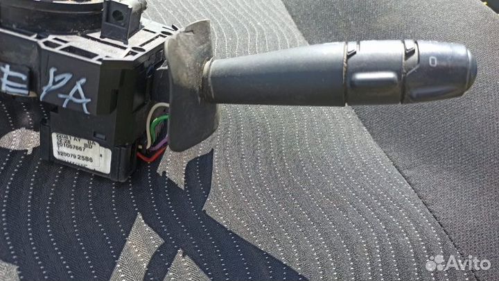 Подрулевой переключатель Renault Sandero Stepway