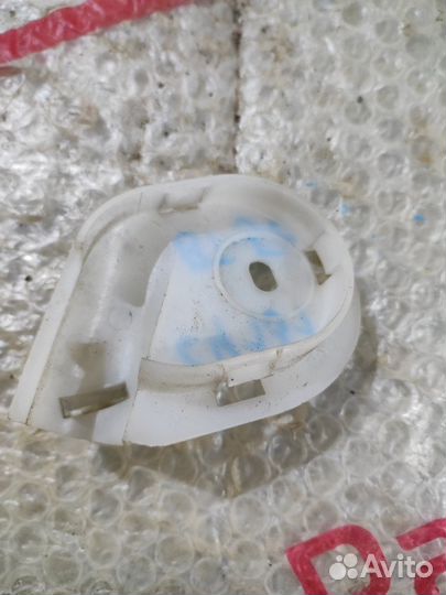 Кронштейн крепления проводки двери задний левый