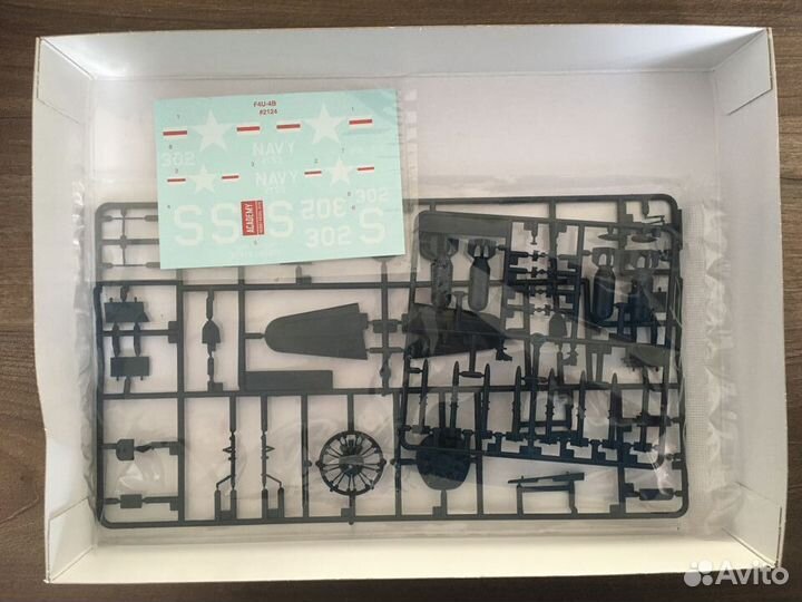 Сборная модель истребителя F4U-4B Corsair 1/48