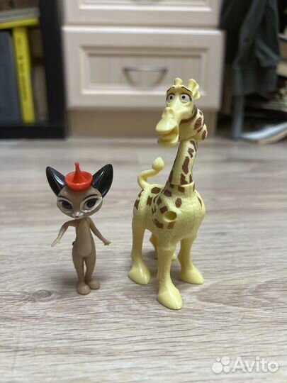 Кошка из Лео и Тиг, Жираф из Мадагаскар