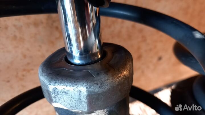 Escape Maverick передние стойки в сборе оригинал