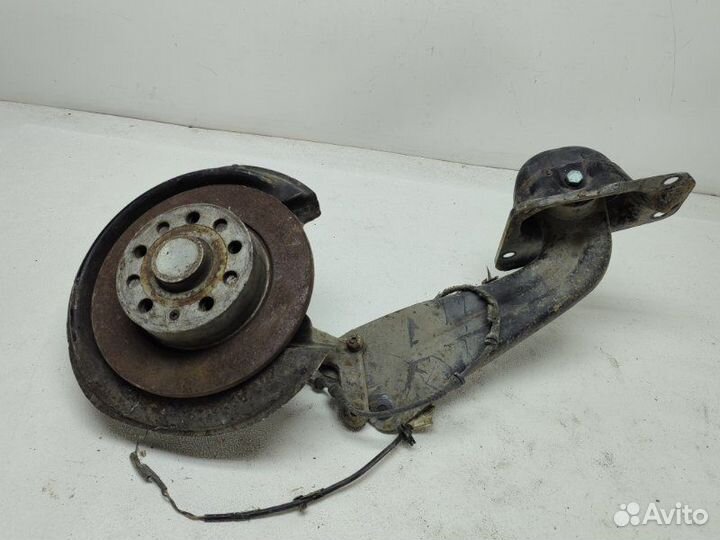 Кулак задний задний правый Skoda Octavia 2004