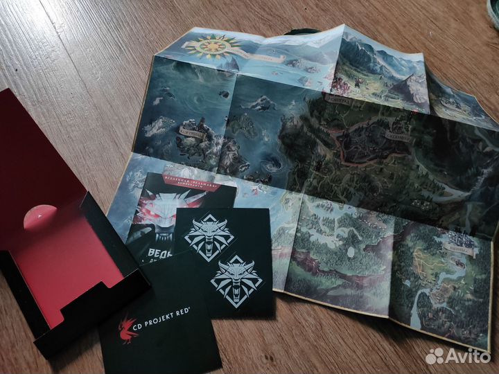 Коробка и доп материалы от ведьмака на switch