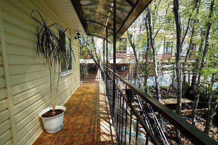 Комната 12 м² в 5-к., 2/2 эт.