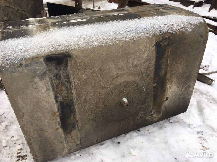 Топливный бак на 200 литров с креплением