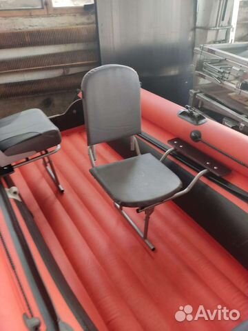 Складное кресло с поворотным механизмом для лодки