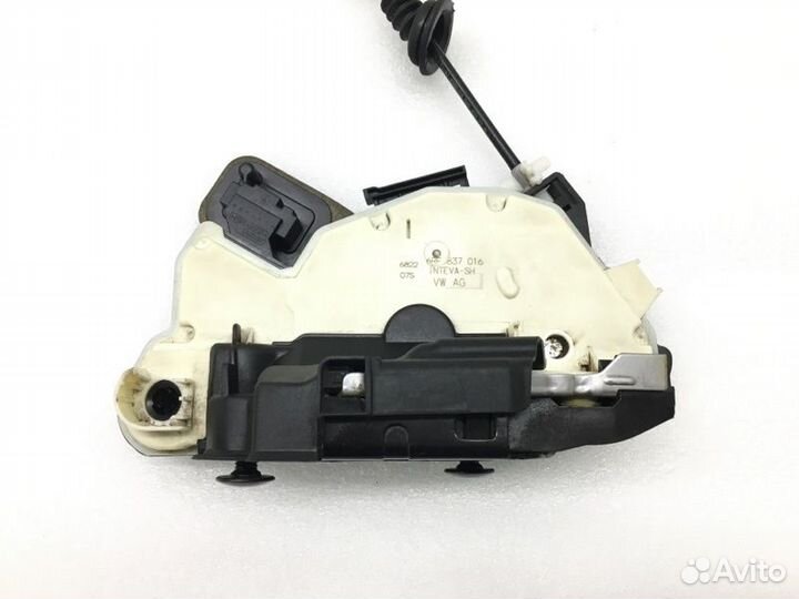 Замок двери передний правый Volkswagen Polo седан