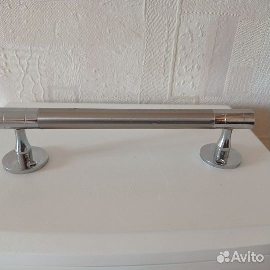 Ручка хромированная, вешалка деревянная