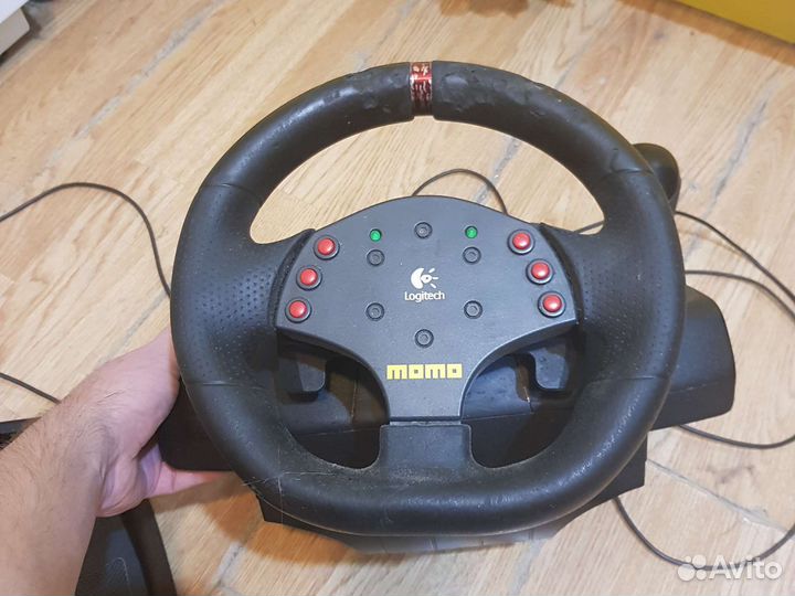 Игровой руль logitech momo