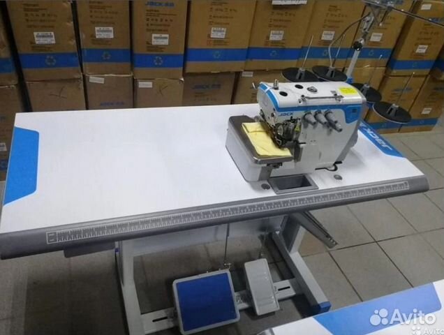 Оверлок 4х нитка со столом Jack E4