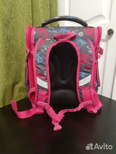Портфель. Ранец. Школьный рюкзак для девочки