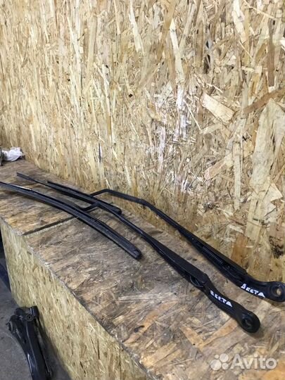 Поводок стеклоочистителя передний LADA Vesta