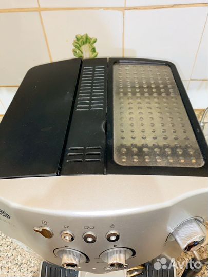 Кофемашина delonghi magnifica