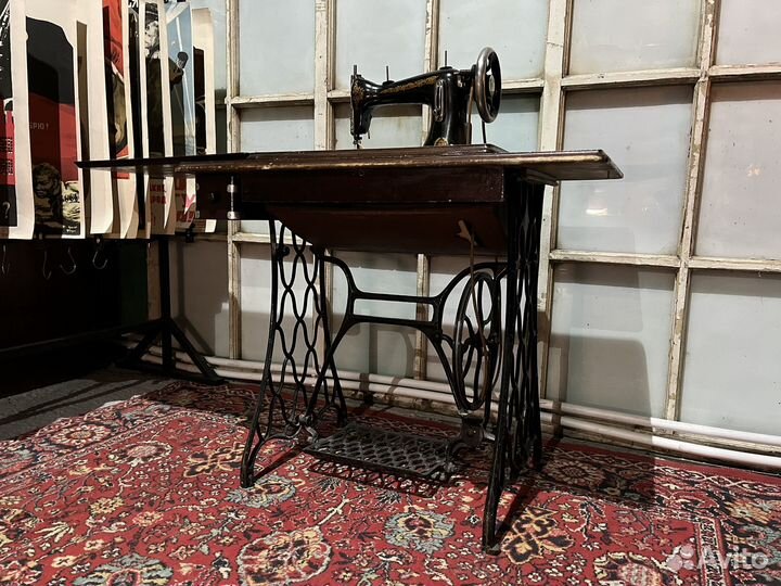 Швейная машинка со станиной