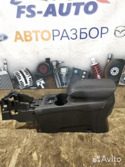 Подлокотник Ford Focus 3 хетчбек 1.6 pnda 2012