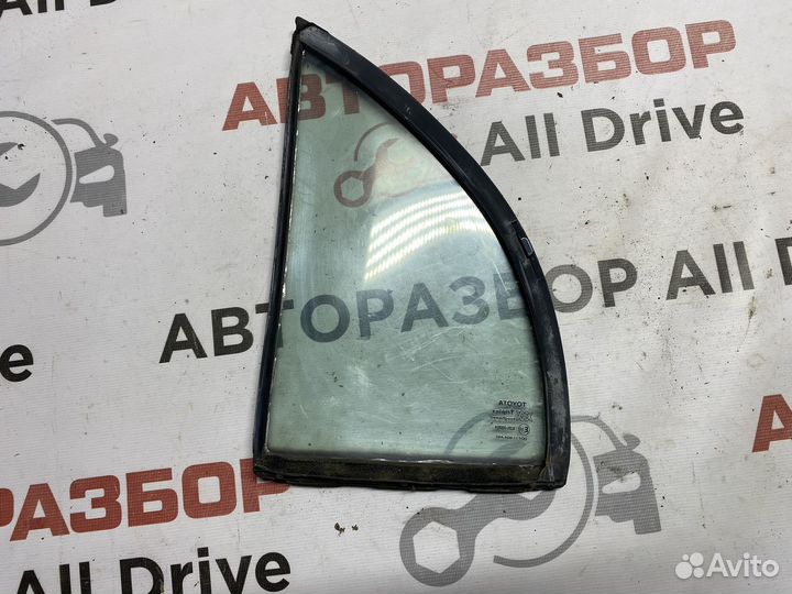 Форточка задней правой двери Toyota Carina E AT191
