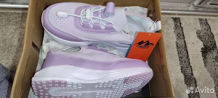 Кроссовки новые размер 34