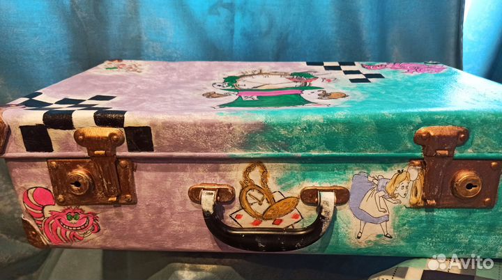 Декоративный чемодан