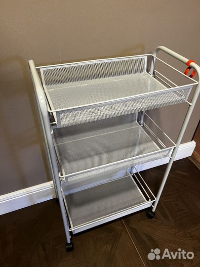 Этажерка на колесиках