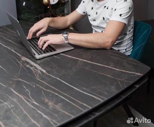 Стол из керамогранита