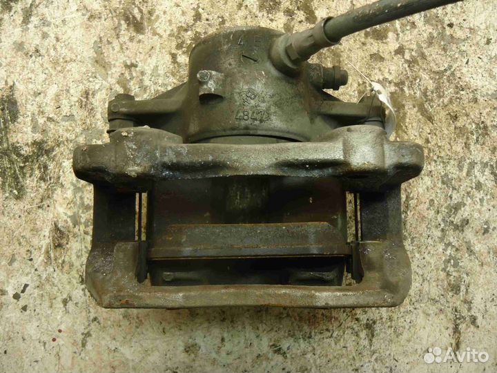 Суппорт передний левый Mercedes C-klasse W204