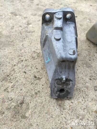 Кронштейны МКПП Ауди