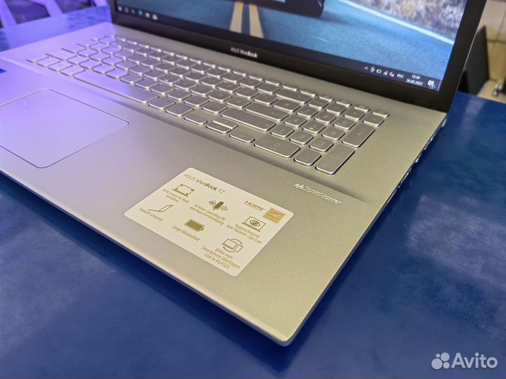 Ноутбук Asus 17.3