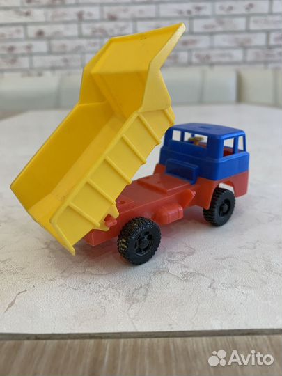 Машинка грузовик Dunlop пластик 1980-е гг