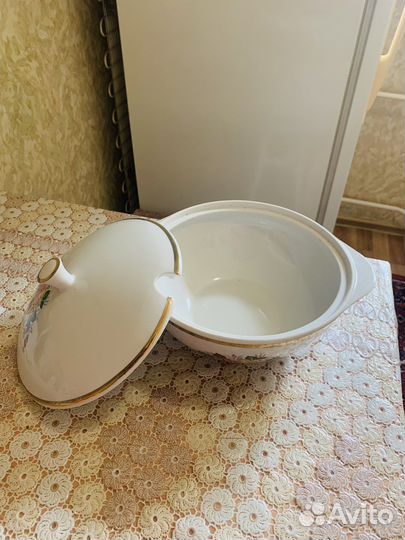 Супница с крышкой, фарфор