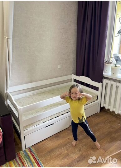 Детская кровать с бортиком