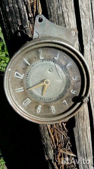 Часы автомобиля