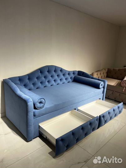 Диван раскладной с подушками
