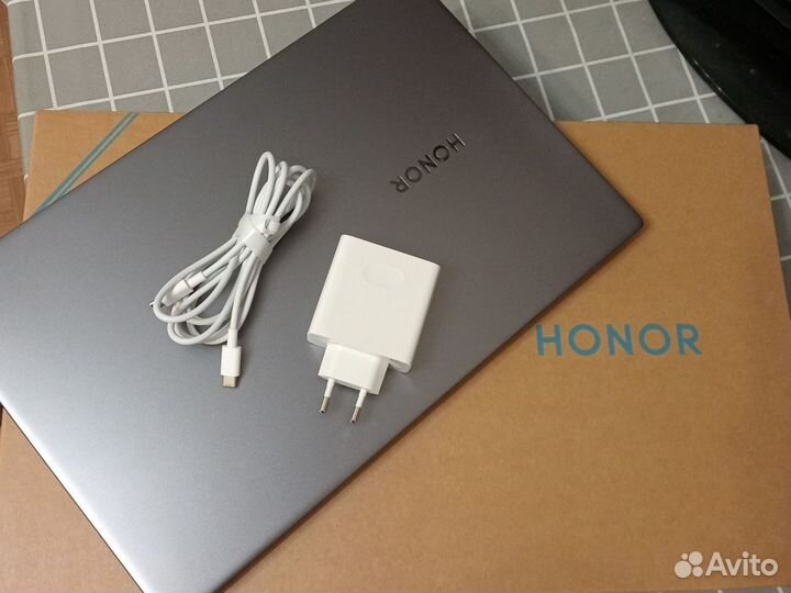 Ноутбук Honor 8gb
