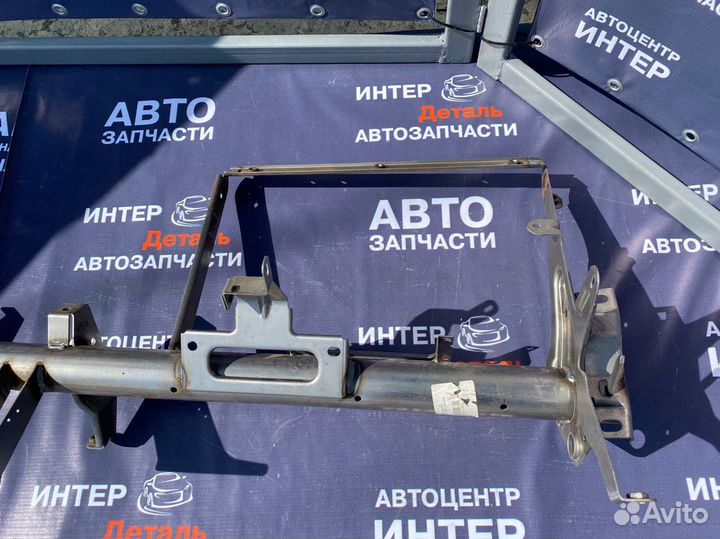 Поперечина панели приборов с кронштейнами в сборе