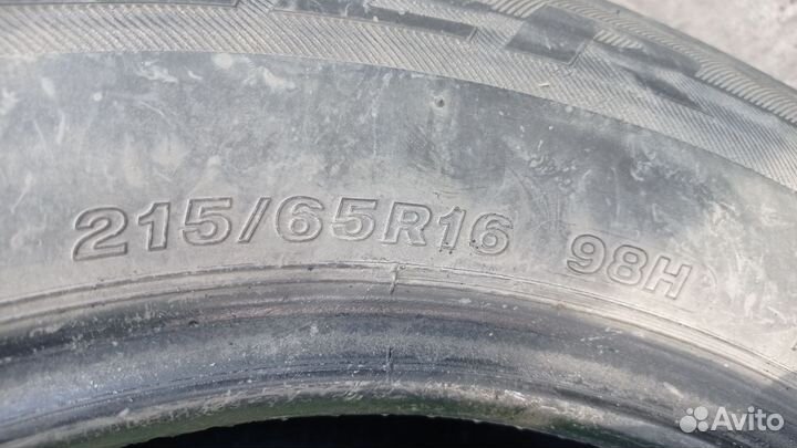 Bridgestone Dueler H/T 215/65 R16