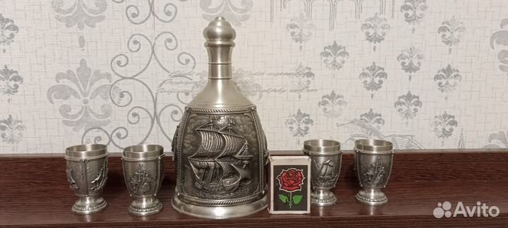 Графин стопки и рюмки