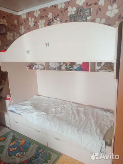 Кровать двухьярусная