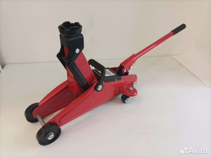 Домкрат гидравлический подкатной 2тн