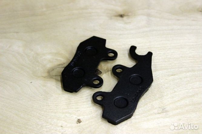 Колодки тормозные, передние, (левые у Z8, правые у