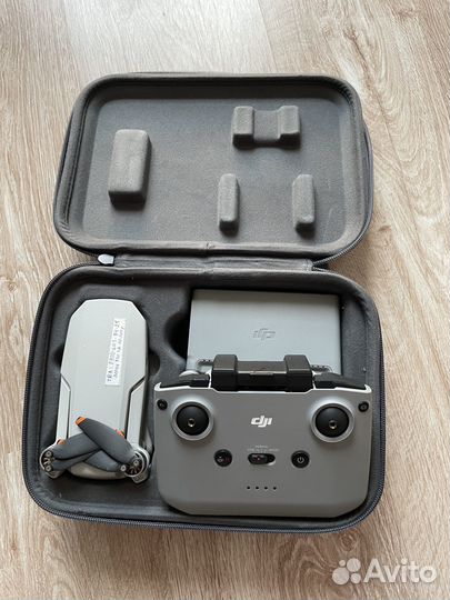 Квадрокоптер DJI Mini 2 Fly собран комбо