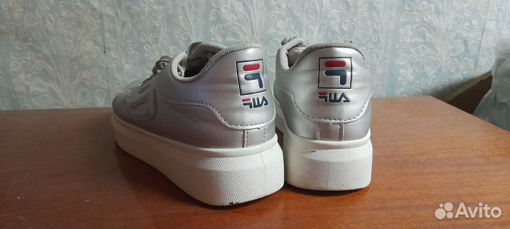 Кроссовки женские