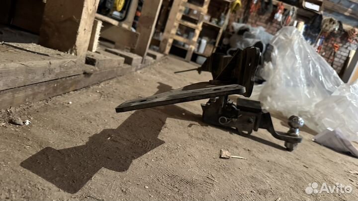 Фаркоп на geely atlas